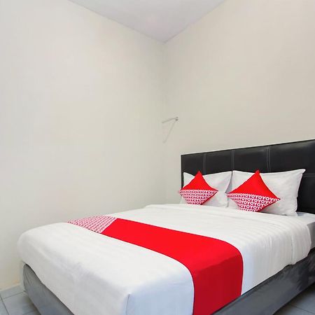 OYO 1718 Homestay Wak Gobenk Salakan Buitenkant foto